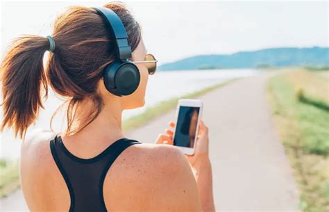 can you listen to music during a marathon?