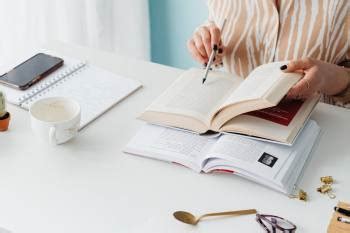 can you read two books at once and do you think multitasking while reading enhances or hinders comprehension?